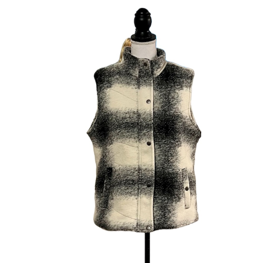 Mia & Tess Black, White, Gray Vest-Large